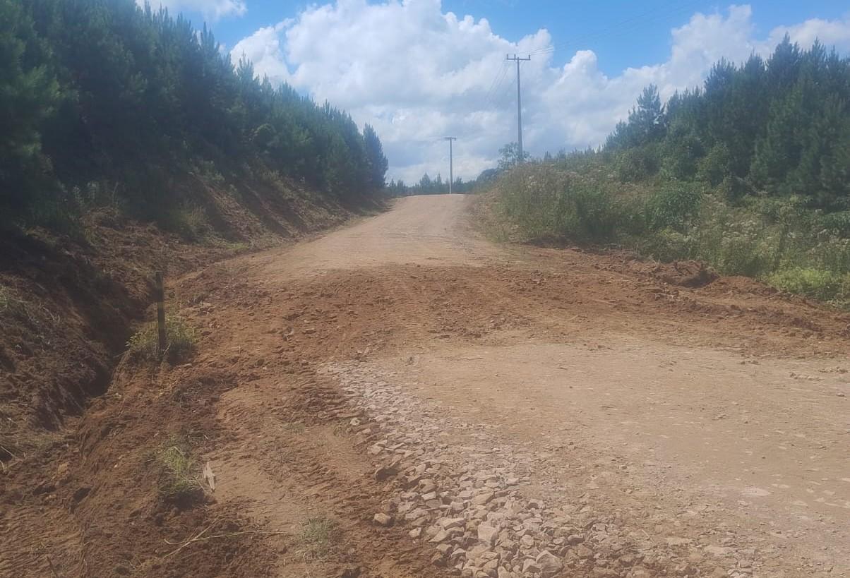 Novos bueiros e revitalização da estrada do Iratim, departamento de Obras realizou as melhorias