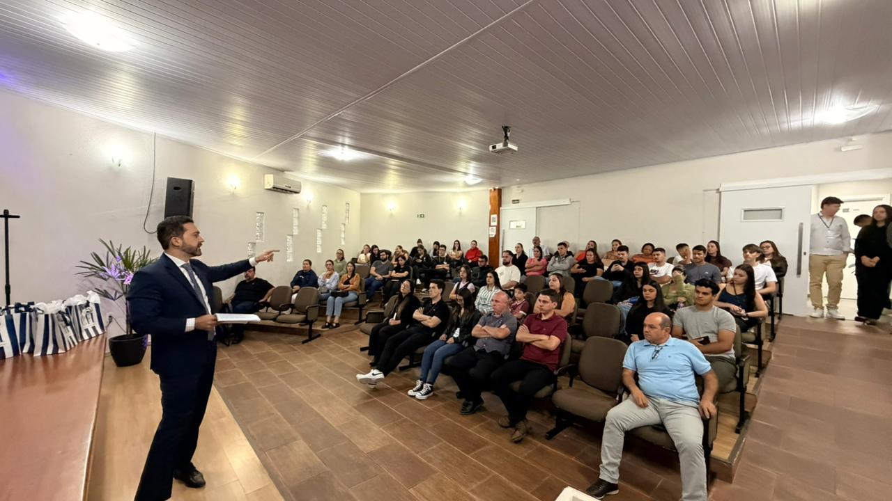 Presidente da OAB de Palmas Tobera destaca responsabilidade civil e criminal na atuação contábil durante evento do IFPR