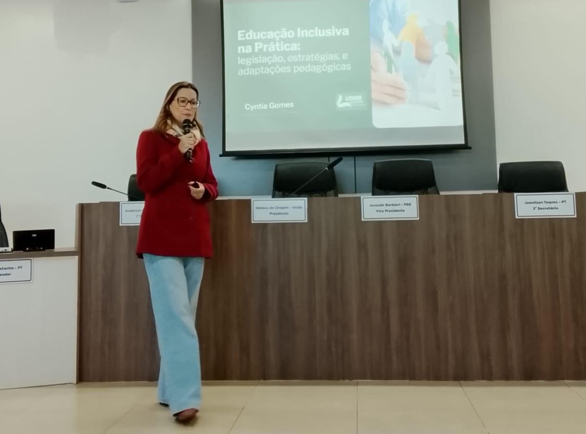 Capacitação pedagógica aborda inclusão escolar e neurodivergências em CDS