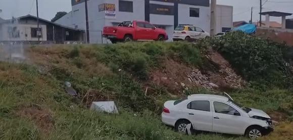 Condutor que causou acidente evadiu-se do local, porém, placa do veículo foi anotada  
