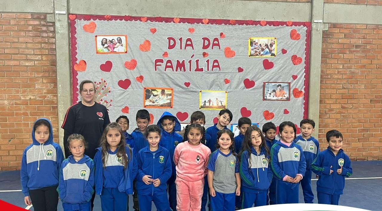Escola Pequena Águia realiza emocionante homenagem ao Dia da Família