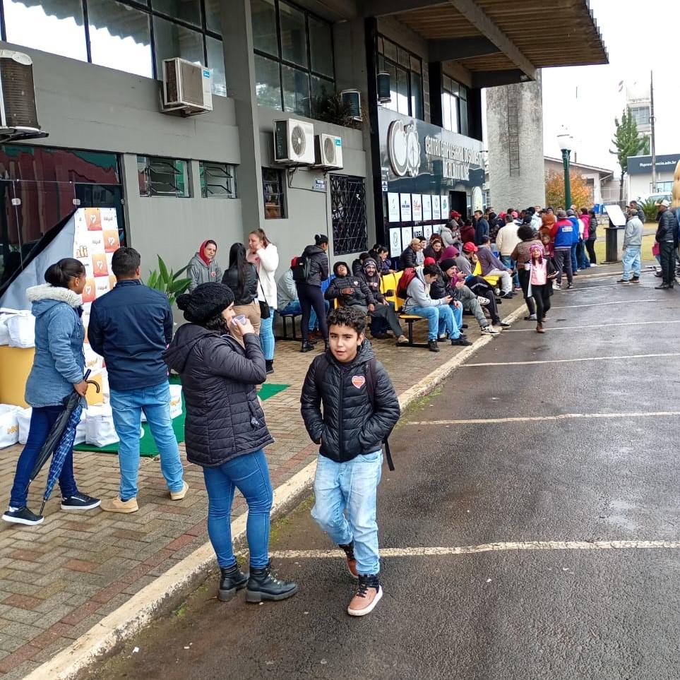 Feirão de Empregos em Palmas atraiu mais de 100 interessados a entrar no mercado de trabalho 