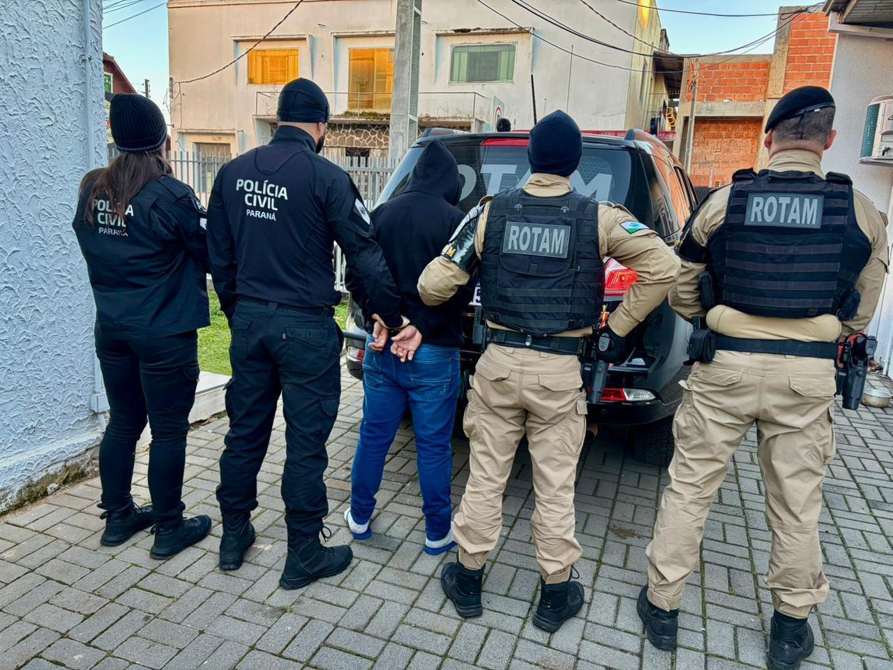 Forças de segurança de Palmas, cumprem mandados de busca e apreensão e uma pessoa e presa em flagrante