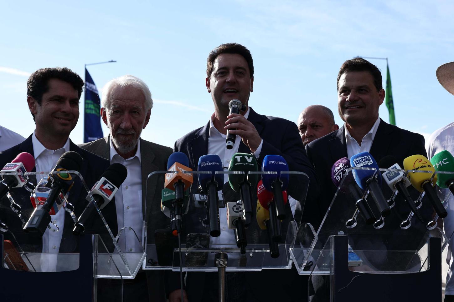 “Perseverança venceu o impossível”, diz Ratinho Junior na inauguração da Ponte de Guaratuba