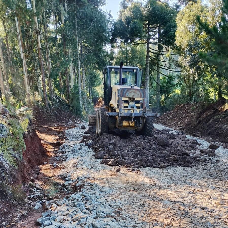 Departamento de Obras intensifica melhorias em desvio utilizado durante pavimentação da estrada da Nova Iguaçu