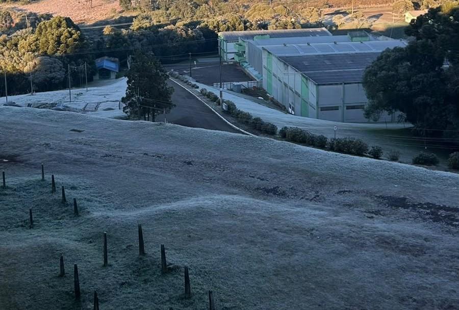 Palmas amanhece coberta por geada e registra -3°C nesta quarta-feira
