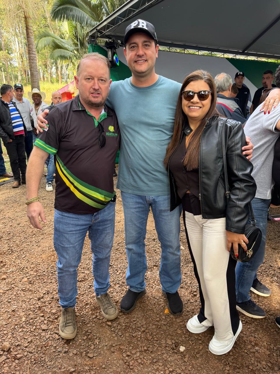 Presidente da Adjori/PR com sua esposa Janete e o governador Ratinho