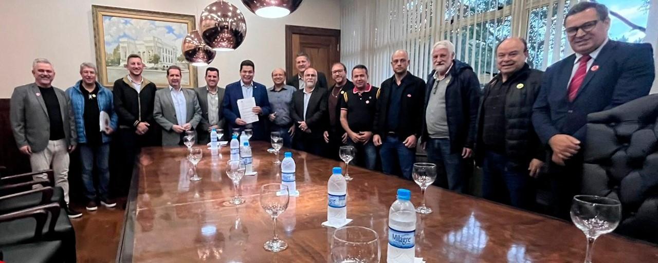 Prefeito Langaro participa de reunião na Assembleia Legislativa em defesa da sustentabilidade e valorização ambiental dos municípios