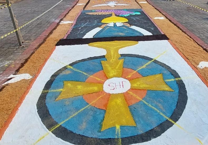 Procissões e confecção dos tapetes mantém viva a tradição de Corpus Christis 
