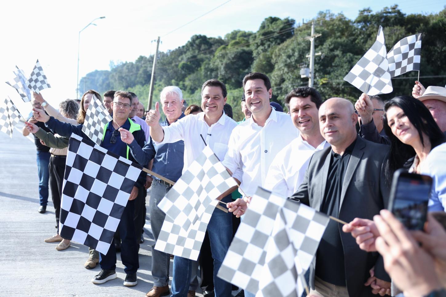 Sandro Alex quer ampliar programa de rodovias em concreto que já chegou a mil quilômetros