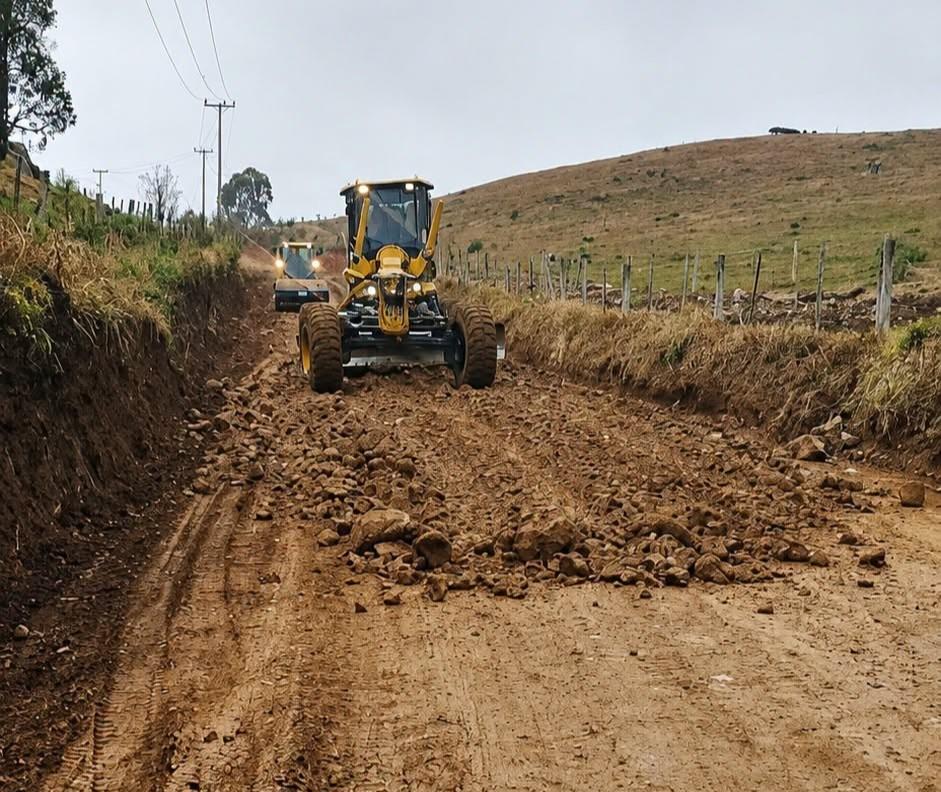 Departamento de Obras intensifica melhorias em estrada de acesso à PCH Foz do Estrela