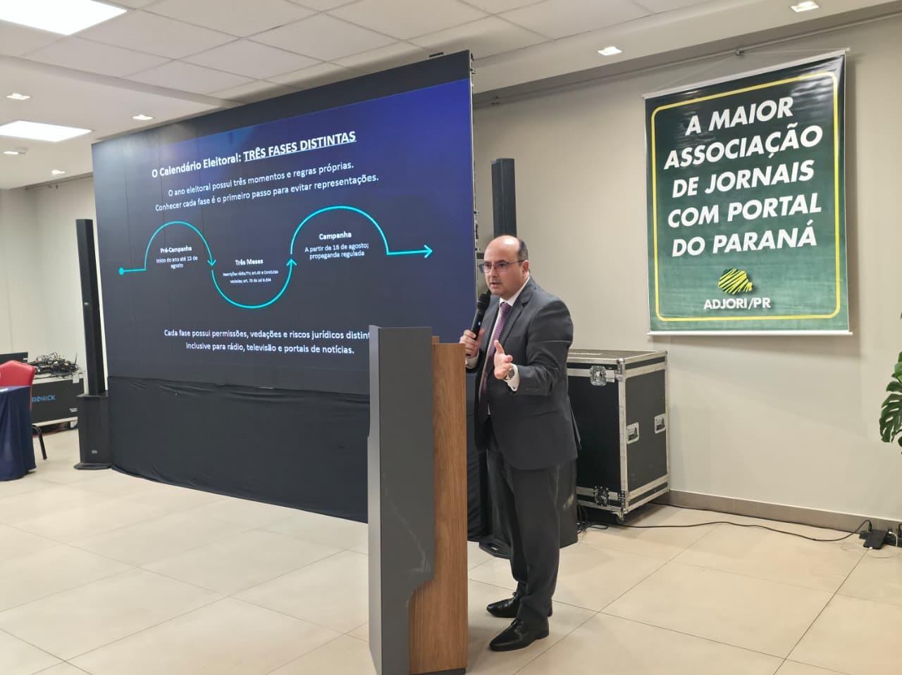 Especialista destaca cuidados da imprensa em ano eleitoral durante o 29º Congresso da Adjori PR