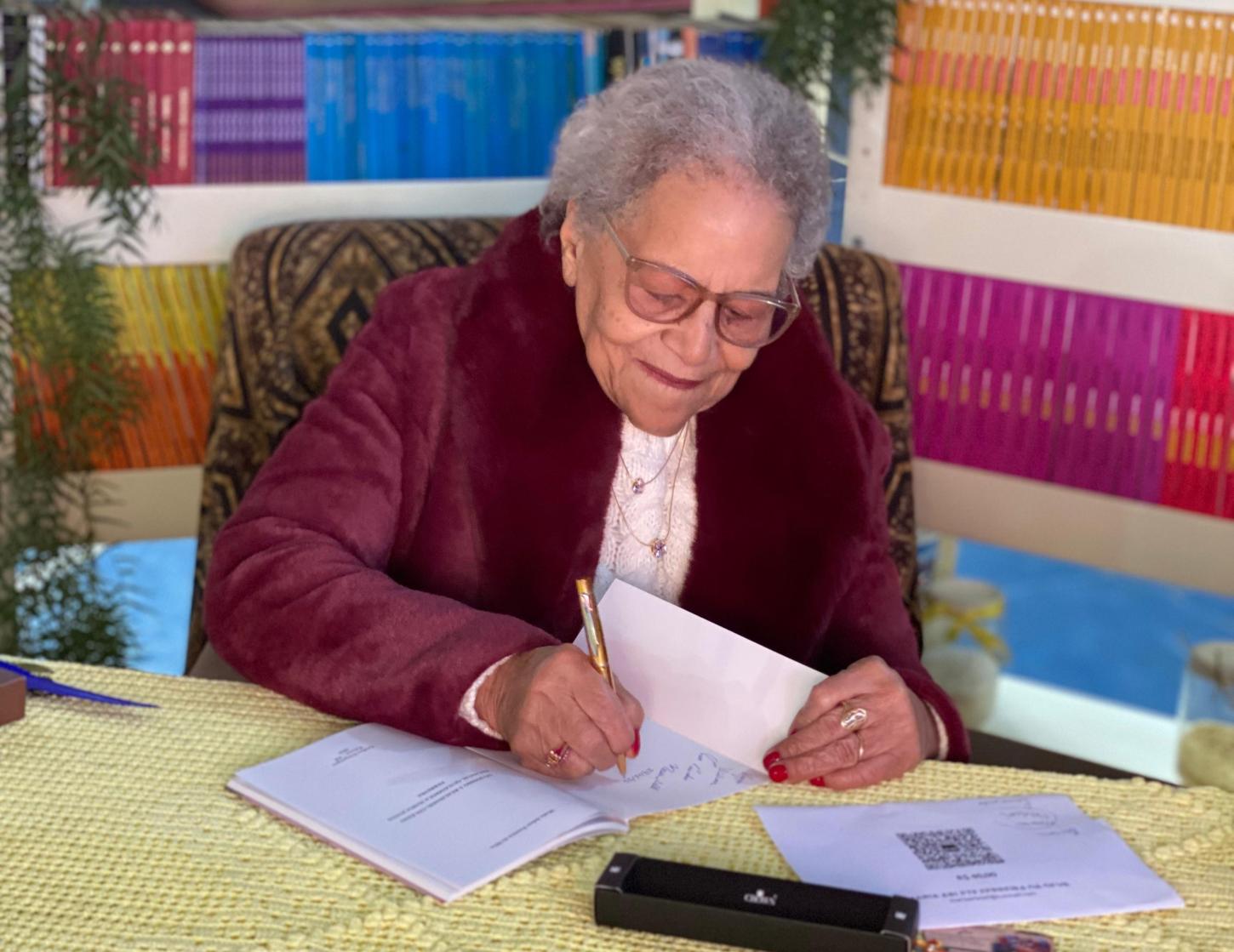 Livro enaltece a história do Colégio Estadual Quilombola Maria Joana Ferreira