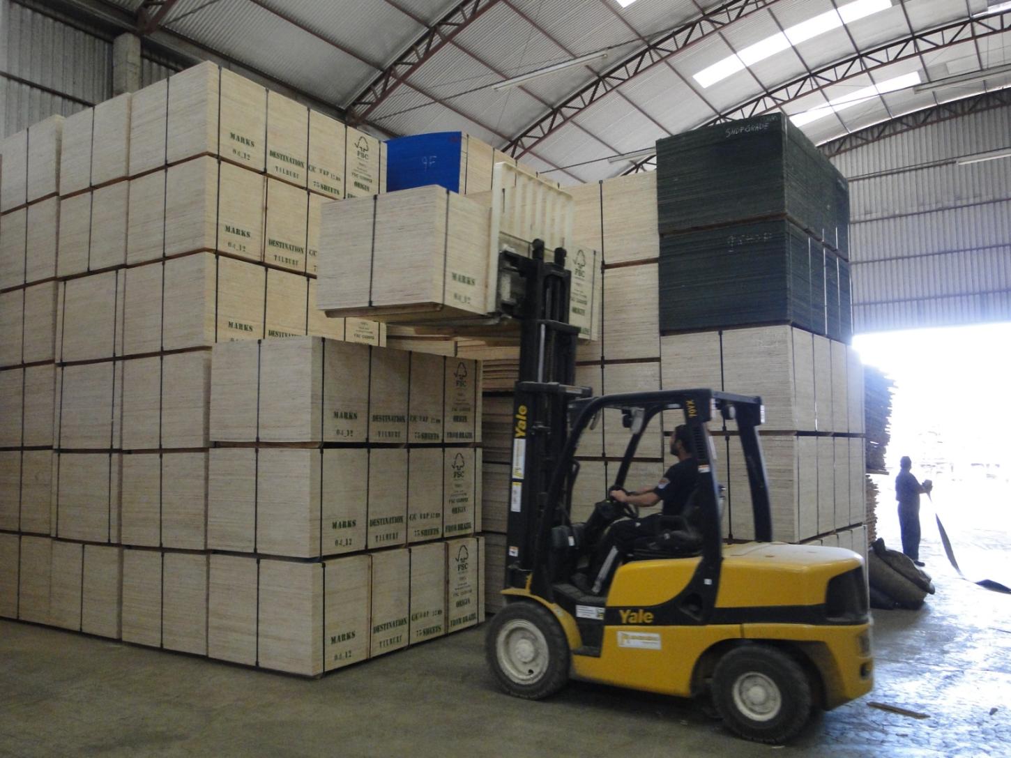 Novas tarifas dos Estados Unidos afetam a competitividade da indústria madeireira brasileira, alerta Abimci 