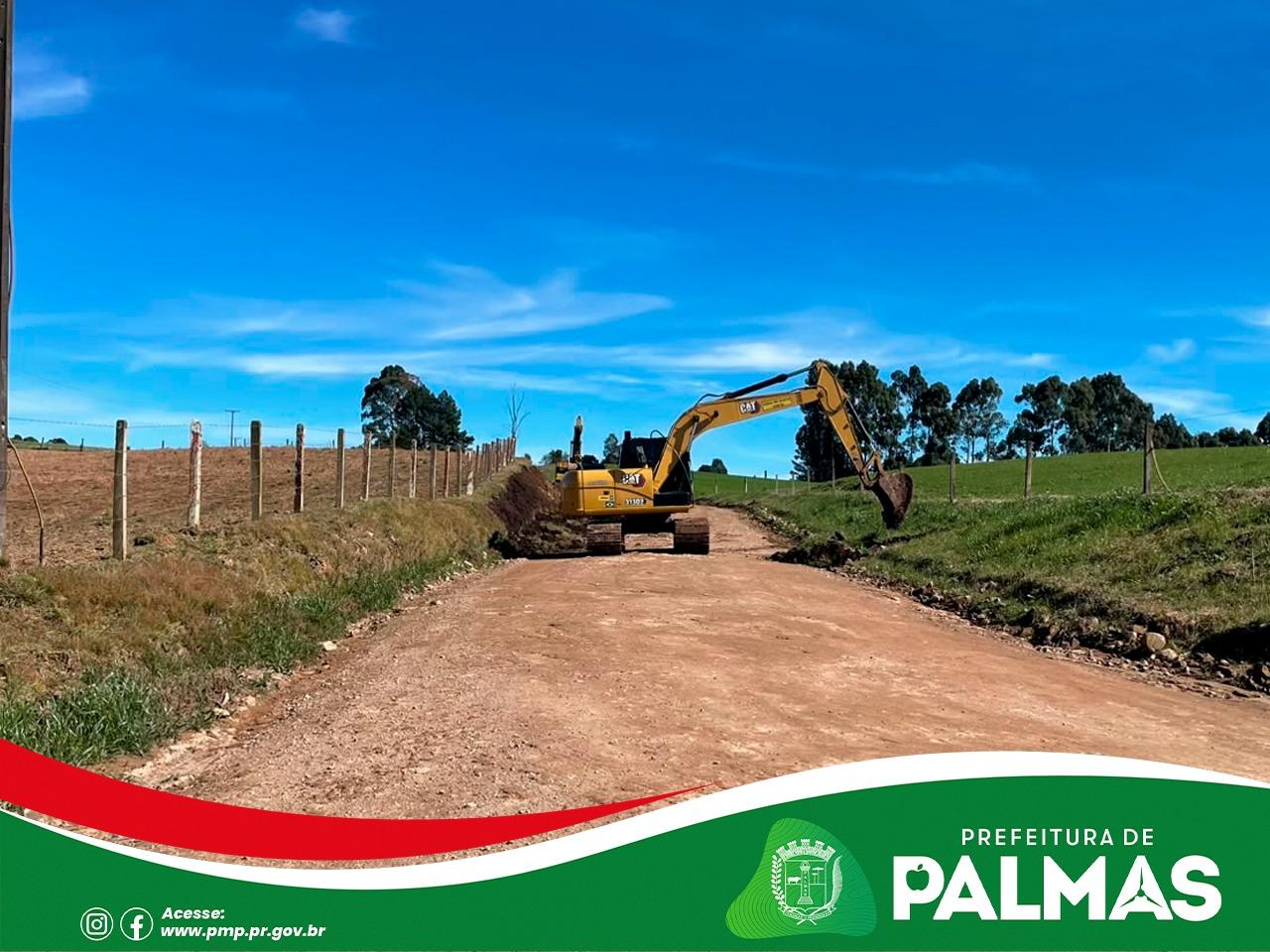 Obra do primeiro asfalto rural da história de Palmas avança com serviços de preparação da base na Estrada Fundo Grande