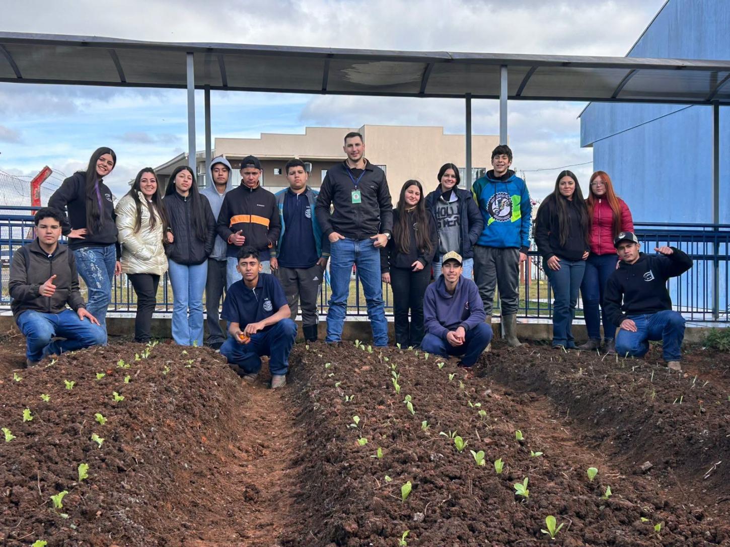 Oficina de Horta fortalece educação ambiental em Cel Domingos Soares