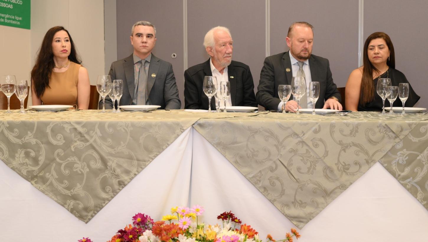 Mesa Diretora da Adjori-PR com o vice-governador, Darci Piana