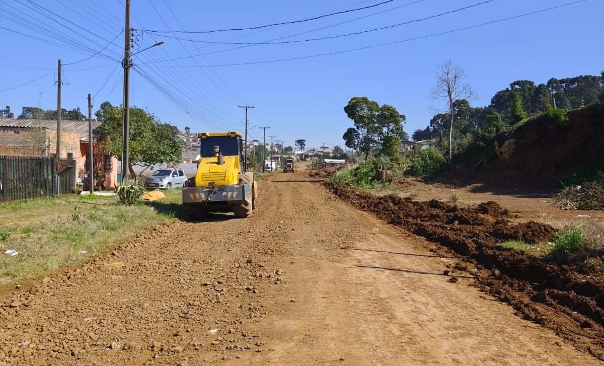 Aproveitando tempo firme, Infraestrutura realizou melhorias na Rua Alceu Ferreira de Siqueira