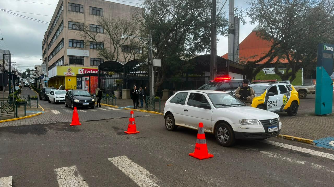 Com parcerias 12ª CIPM promoveu blitz educativa na praça Bom Jesus