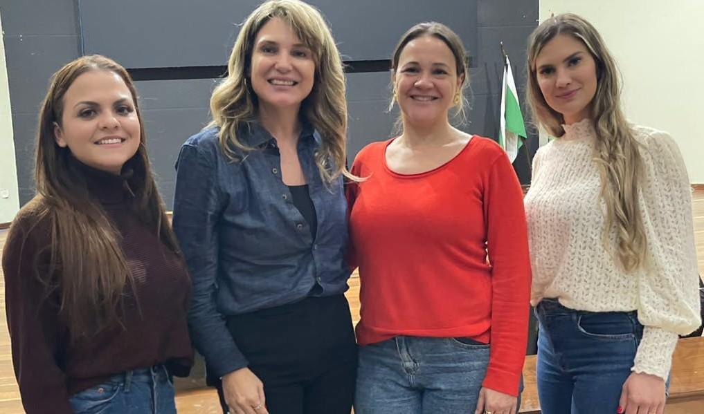 Departamento de Ação Social e o CMDPD participaram de curso em Mangueirinha 