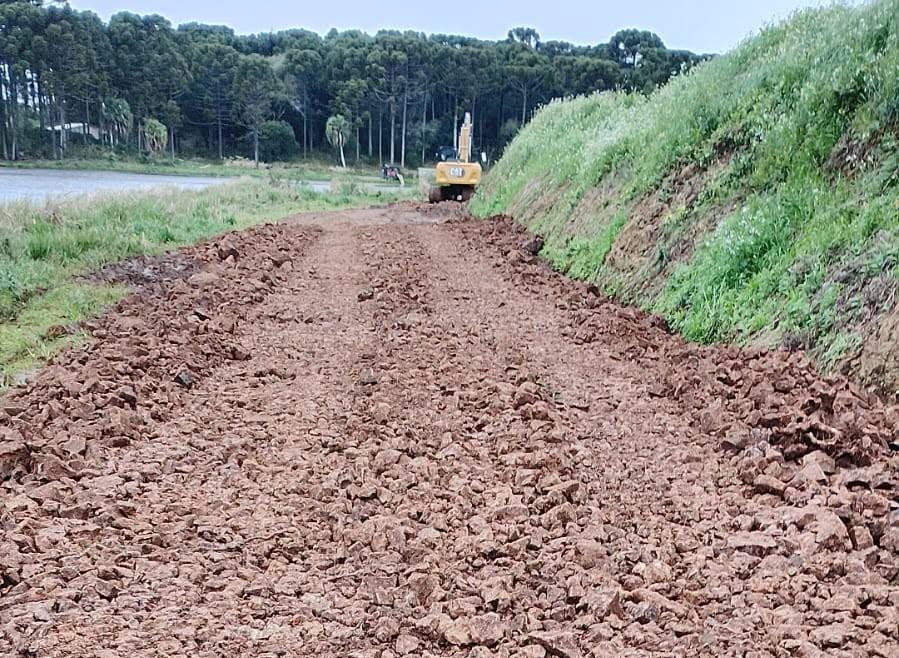 Departamento de Obras realiza melhorias na localidade Estrela do Meio