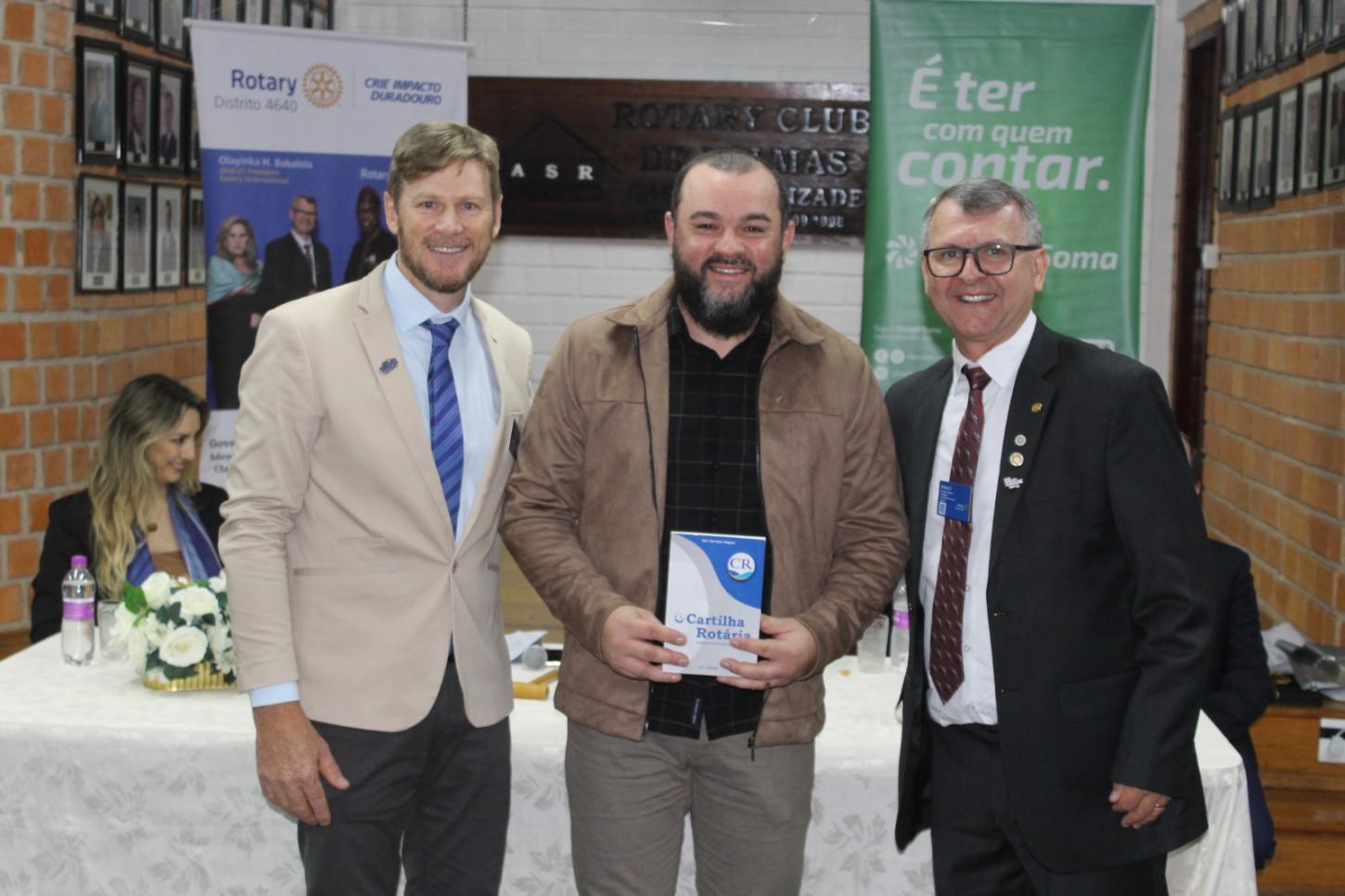 Posse do novo rotariano, Elvino Santos