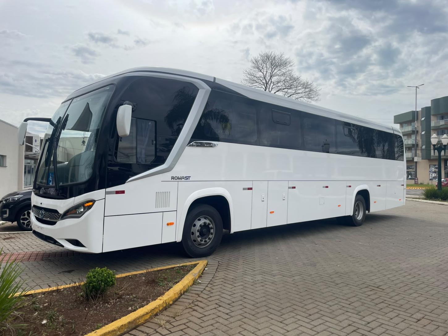 Prefeitura de Palmas recebe novo ônibus para reforçar o transporte de pacientes da Saúde