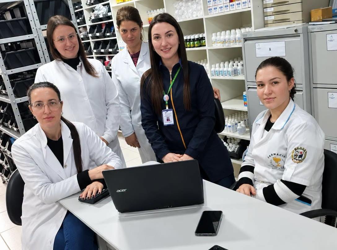 Reunião técnica com a equipe da farmácia do departamento de Saúde de Cel Domingos Soares 