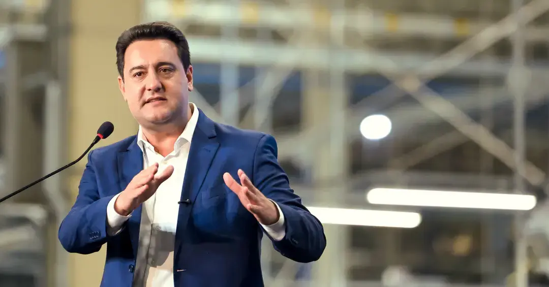 “Sandro Alex é o mais preparado porque os outros representam atraso e burocracia”, diz Ratinho Junior