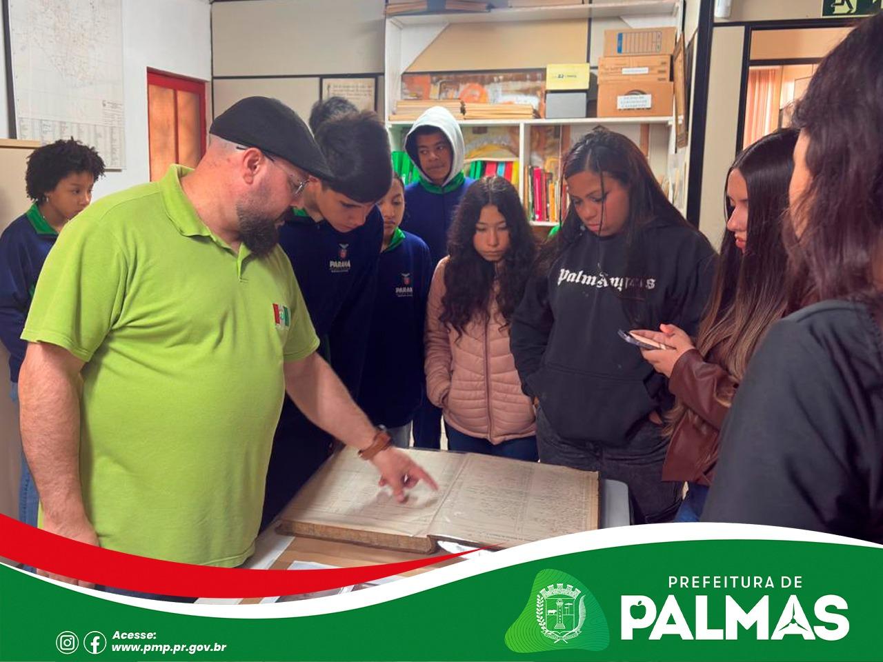 Alunos e crianças do JUAD conhecem Biblioteca, Arquivo Histórico e Museu de Palmas