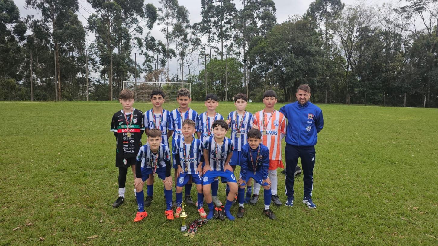 Escolinha de Base do Caxias de Palmas levou 40 atletas para disputar campeonato em SC
