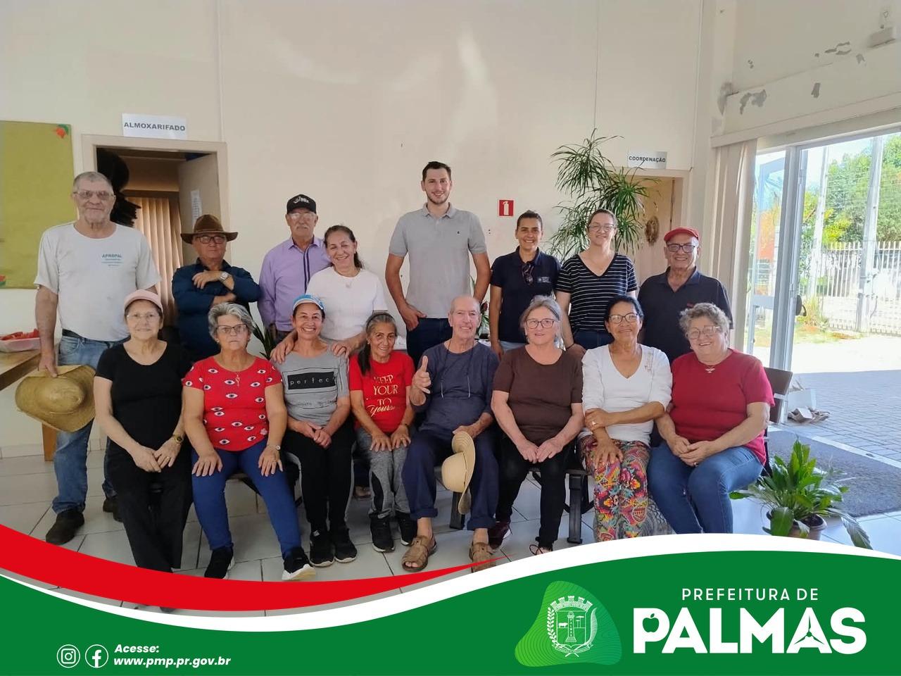 Oficina de horta comunitária promove aprendizado e sustentabilidade no Centro do Idoso de Palmas