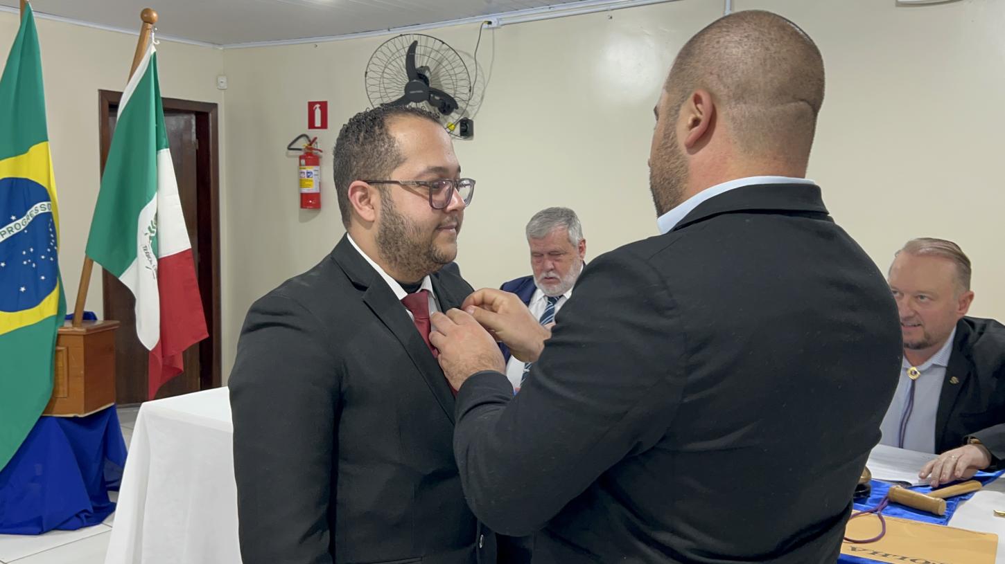 Novo membro do Lions Clube de Palmas, Thiago Grontowski Ribeiro de Camargo