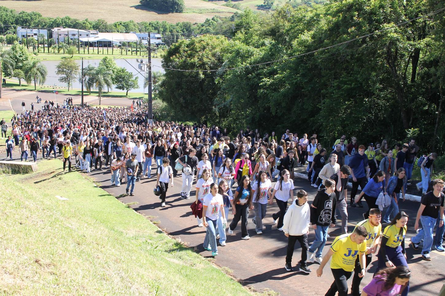 Bom Sucesso do Sul sediou o Dia Nacional da Juventude na Diocese