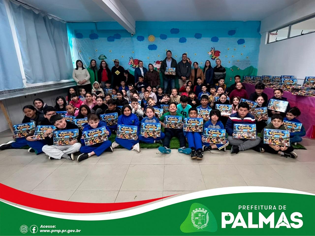 DEPALTRAN entrega 200 kits de Educação para o Trânsito à Escola Senhorinha Miranda Mendes