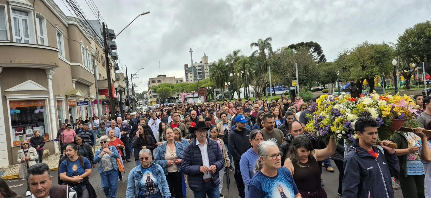 Saída da procissão na Praça Bom Jesus