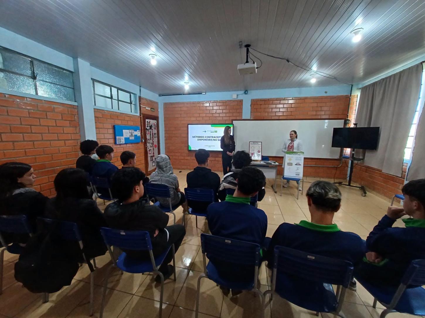 Saúde e prevenção na adolescência são temas abordados pelo Programa Saúde na Escola