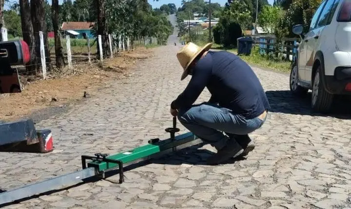 Administração Municipal avança nos estudos para pavimentação do acesso da Vila e entorno da Vila Rural