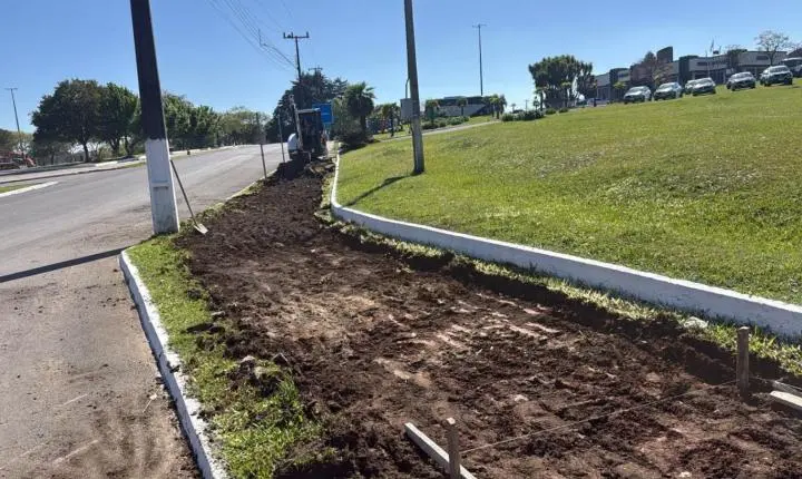 Administração municipal inicia adequações nas calçadas do entorno da praça