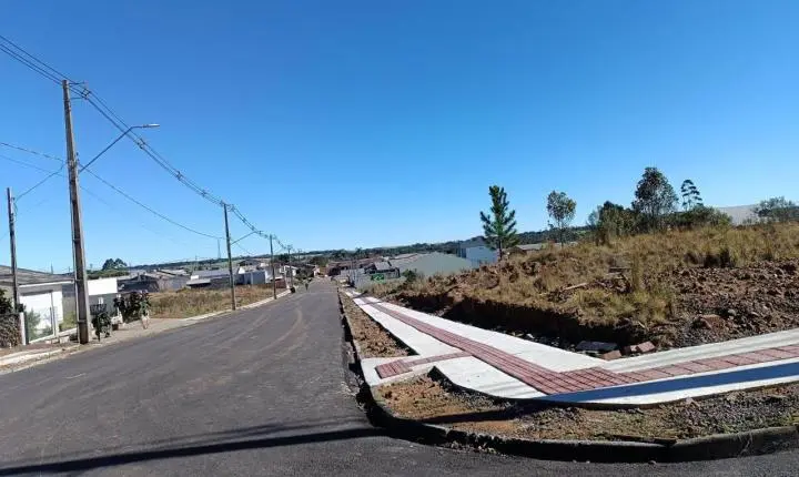 Administração Municipal segue investindo em infraestrutura e amplia melhorias em calçadas de CDS
