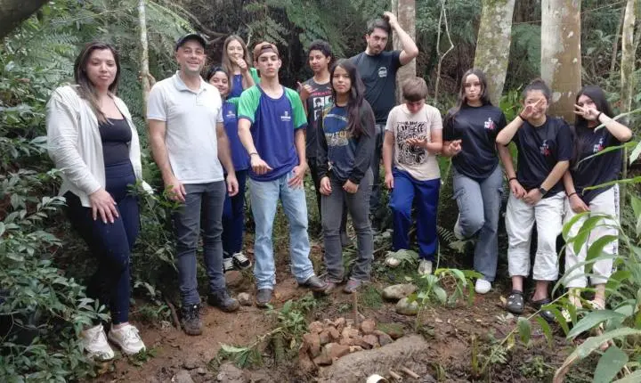 Alunos do Colégio Estadual Cândido Rossoni participaram de ação ambiental 