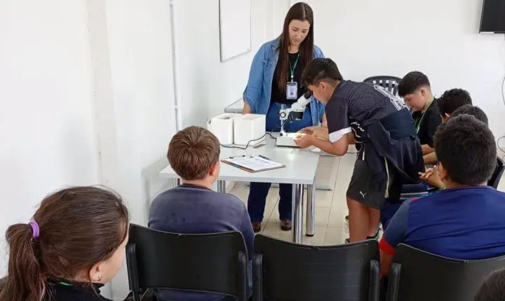 Alunos do Projeto Agente Mirim participam de sessão de cinema em Pato Branco 