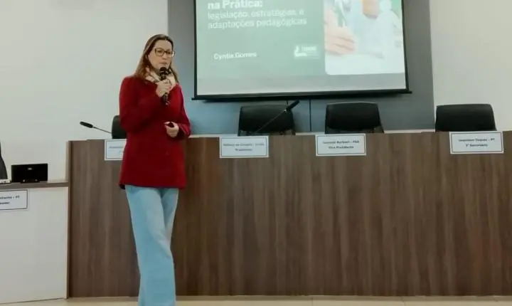 Capacitação pedagógica aborda inclusão escolar e neurodivergências em CDS
