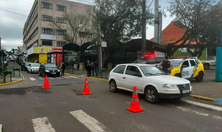 Com parcerias 12ª CIPM promoveu blitz educativa na praça Bom Jesus