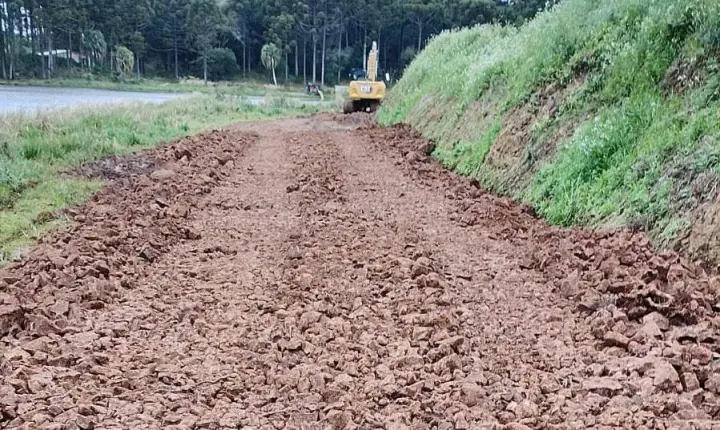 Departamento de Obras realiza melhorias na localidade Estrela do Meio