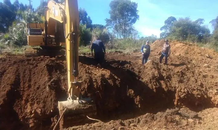 Departamento de Obras realizou limpeza do córrego São Pedro 