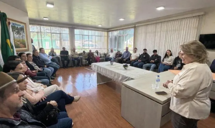 Deputada Federal Leandre Dal Ponte visita CDS e reforça parceria com o município