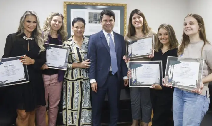 Deputada Marli Paulino (SD) entrega Menção Honrosa para equipe 100% feminina que fez transmissão do Brasileirão e Suburbana de Curitiba