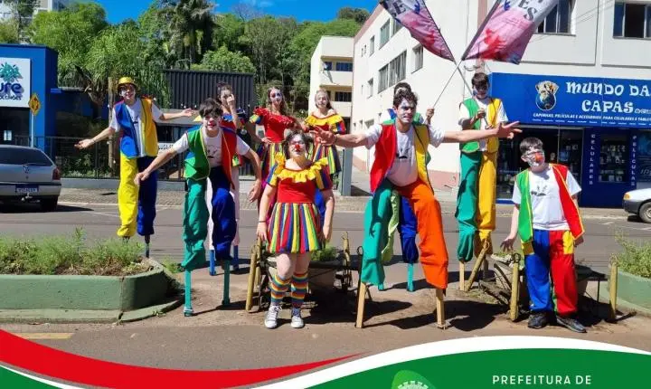 Escola de Artes de Palmas leva espetáculo às ruas durante Festival de Artes em Chopinzinho