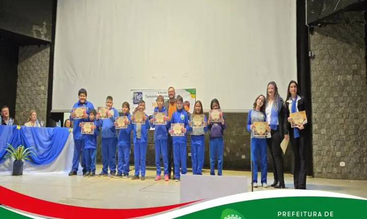 Escola Municipal Professora Terezinha Marins Pettres realiza noite de homenagens e celebra desempenho de estudantes